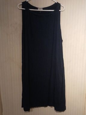 Suzanne Betro Black Sleeveless Shift Dress
